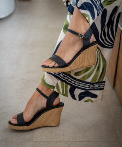 Black Sand Wedges Mimpi Mannis